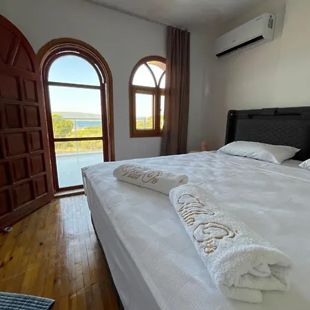 Oez Vila Urla